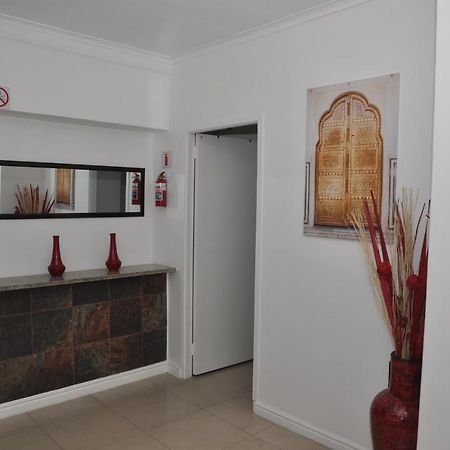 Surrey B&B เคปทาวน์ ภายนอก รูปภาพ