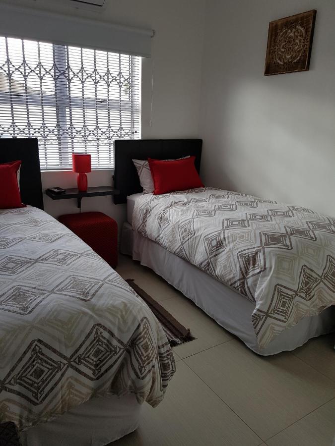 Surrey B&B เคปทาวน์ ภายนอก รูปภาพ