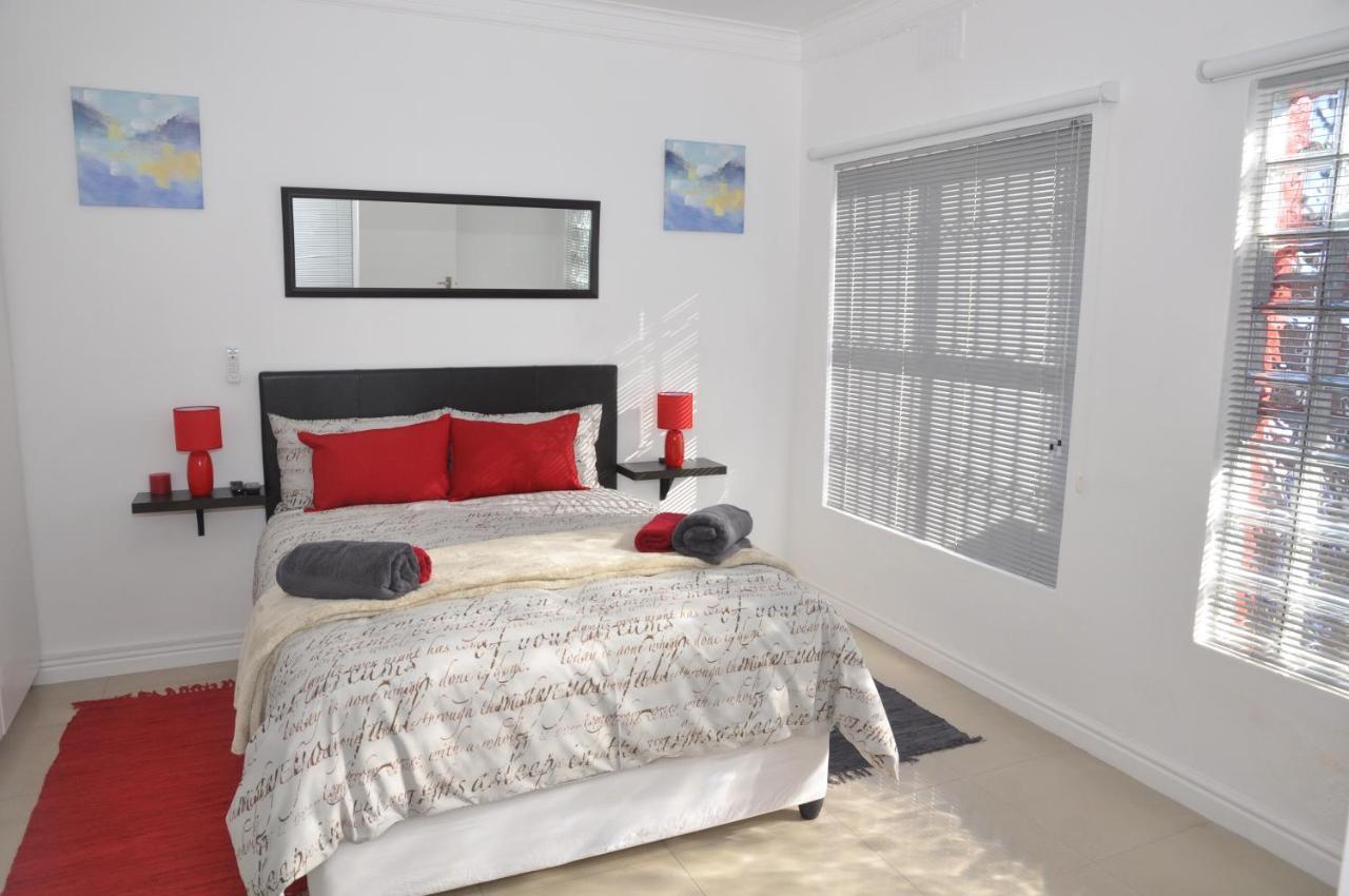 Surrey B&B เคปทาวน์ ภายนอก รูปภาพ