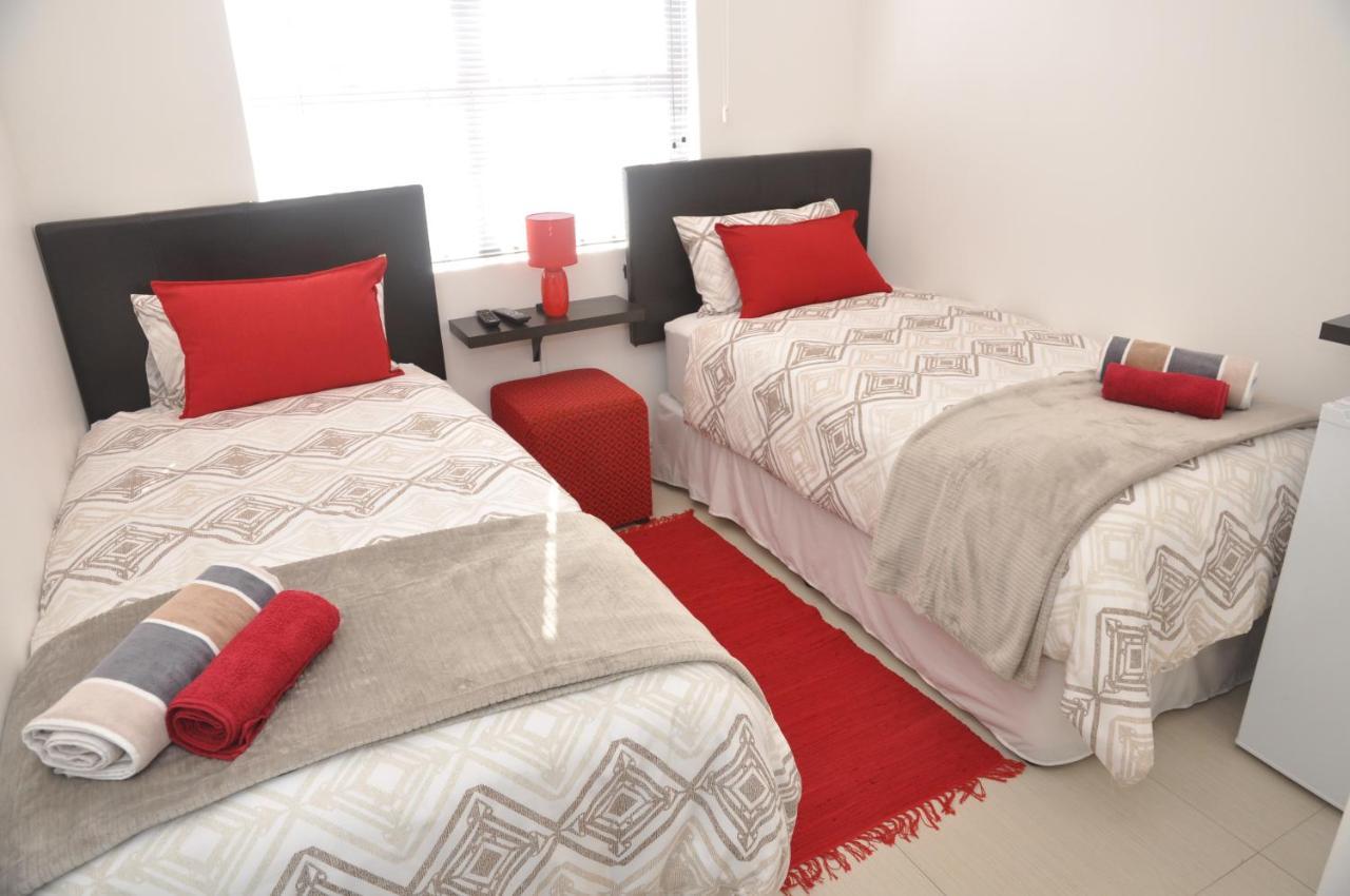 Surrey B&B เคปทาวน์ ภายนอก รูปภาพ
