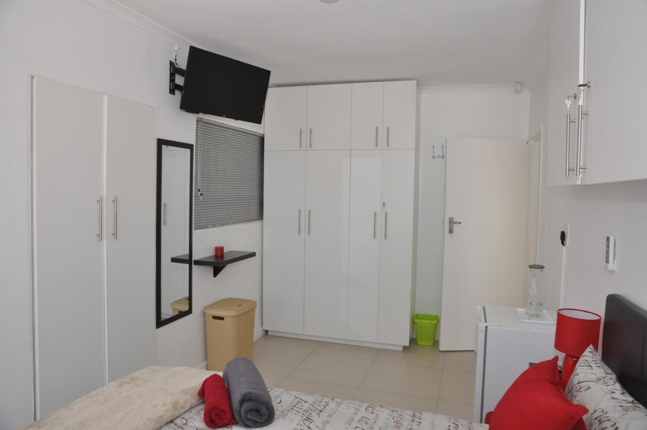 Surrey B&B เคปทาวน์ ภายนอก รูปภาพ