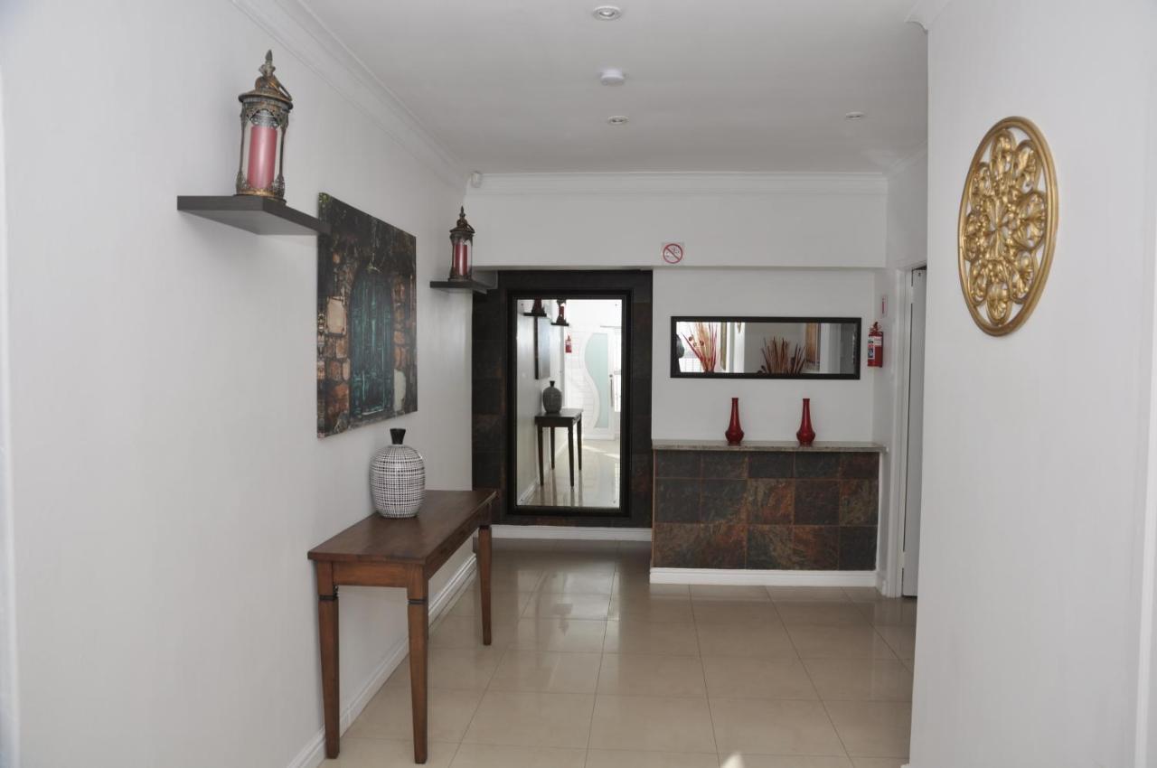 Surrey B&B เคปทาวน์ ภายนอก รูปภาพ